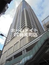 クロスタワー大阪ベイの外観