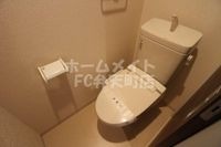 落ち着いた色調のトイレです