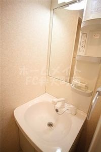 明るい洗面所です
