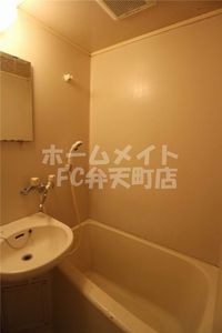 コンパクトで使いやすいお風呂です