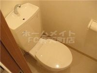 落ち着いた色調のトイレです