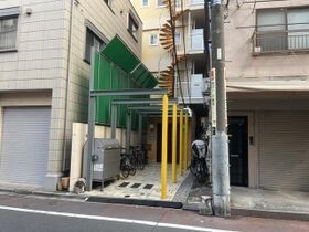 上野イーストの外観