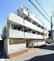 メゾンドルージュの外観