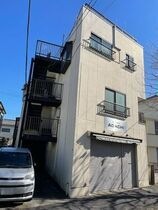 バーバーアダチの外観