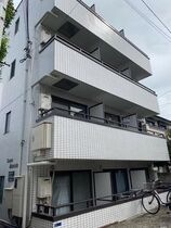 ルーブル新宿の外観