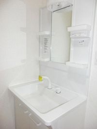洗髪洗面化粧台は、新品です。