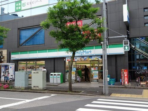 ファミリーマート篠崎駅南口店
