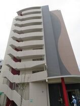 セレニテ江坂ルフレの外観
