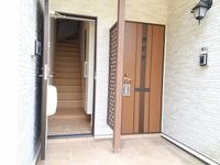毎日通る玄関はこちらです