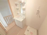 明るい洗面所です