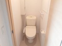 コンパクトで使いやすいトイレです