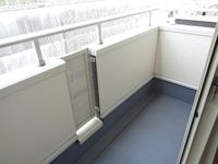 開放的で明るい空間を演出してくれるバルコニーです