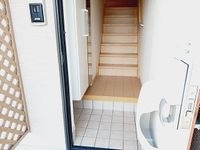 落ち着いた玄関です