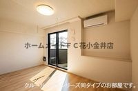 ゆったり過ごせる居間です