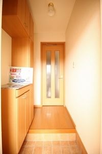 収納もある玄関です