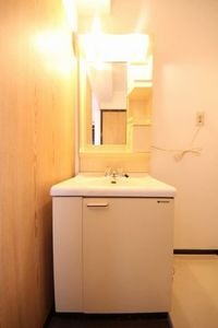 朝の身支度には欠かせない独立洗面化粧台