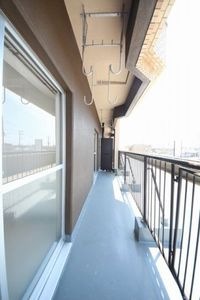 外からの目が気にならないバルコニーで洗濯物が干せます