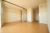 落ち着いて過ごせるお部屋なので、寝室にいかがでしょうか