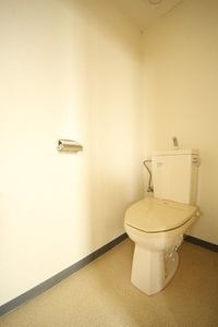 ゆったりとした空間のトイレです