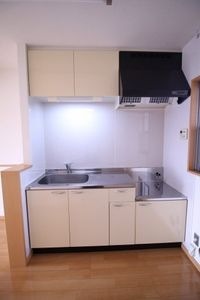 キッチン横に窓があって換気がしやすいです