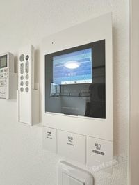 カラーモニターホンで来訪者を確認できます♪