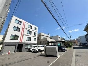 ラグジースペース美園の外観