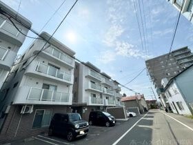 A BOND学園前 B棟の外観