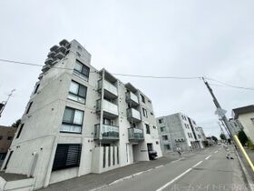 プラティーク平岸の外観