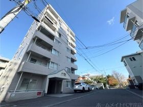 ル・ノール平岸駅前の外観