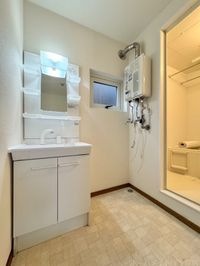 脱衣場も広いです♪