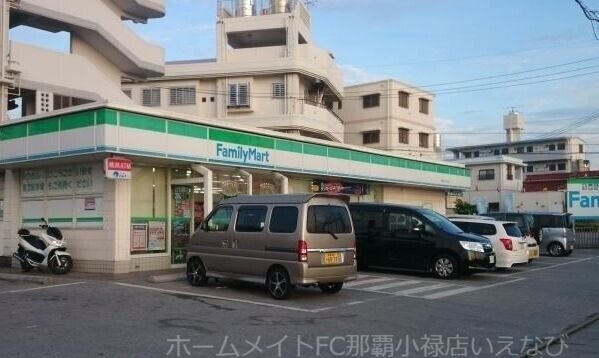 ファミリーマート小禄バイパス店