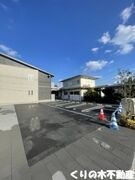 駐車場があるので、車を買う予定の方も安心です