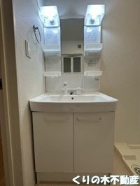 明るい洗面所です
