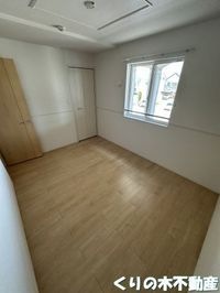 落ち着いて過ごせるお部屋なので、寝室にいかがでしょうか