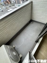 暖かな日差しのふりそそぐバルコニー