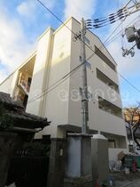 ファンライフ小阪の外観