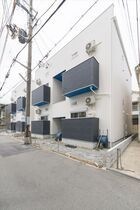 Attic宝持の外観