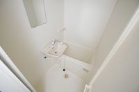 温かみのあるバススペースは疲れを癒すスペースに