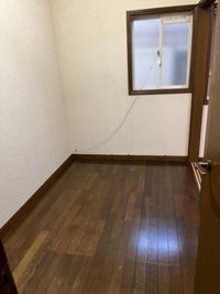 コンパクトで使いやすい洋室です