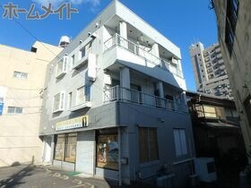 ワラヤビルの外観