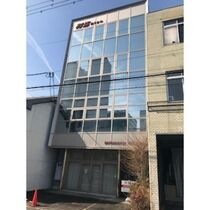 高野町6丁目1棟ビルの外観