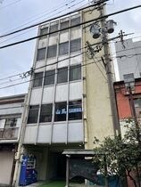 美殿ビルの外観