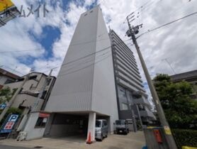 日本泉ビルの外観