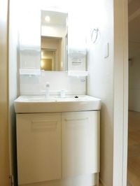 コンパクトで使いやすい洗面所