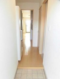 収納もある玄関です