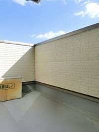開放的で明るい空間を演出してくれるバルコニーです