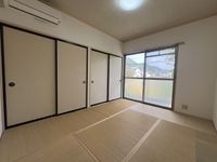 フローリングだけでなく、和室もあります