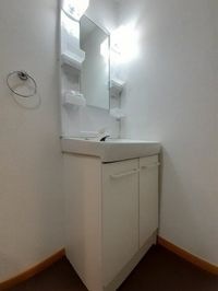 明るい洗面所です