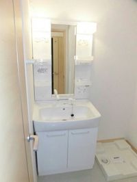 明るい洗面所です