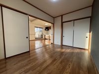 押入れが付いた使い勝手のいい洋室です
